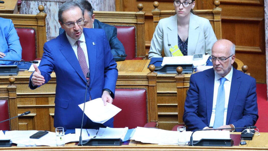 Βουλή: Ψηφίστηκε η αύξηση της πραγματικής έκτισης ποινής των ισοβίων στα 30 έτη Βουλή: Ψηφίστηκε η αύξηση της πραγματικής έκτισης ποινής των ισοβίων στα 30 έτη