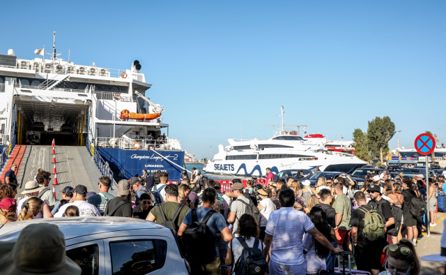 Έξοδος-Αυγούστου:-Αναχώρησαν-πάνω-από-61.000-ταξιδιώτες-από-τα-λιμάνια-της-Αττικής,-23-δρομολόγια-σήμερα-από-Πειραιά