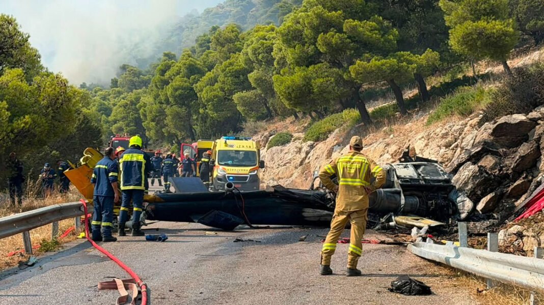 Νεκροί Δανός πιλότος και Έλληνας σύνδεσμος, μετά τη σύγκρουση των δύο πυροσβεστικών ελικοπτέρων που επιχειρούσαν στη φωτιά στην Ψάθα Νεκροί-Δανός-πιλότος-και-Έλληνας-σύνδεσμος,-μετά-τη-σύγκρουση-των-δύο-πυροσβεστικών-ελικοπτέρων-που-επιχειρούσαν-στη-φωτιά-στην-Ψάθα