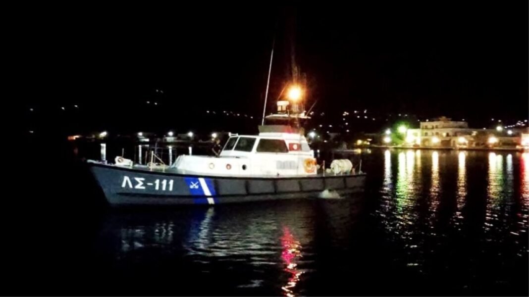 Θρίλερ-στη-Σύμη:-Ιστιοπλοϊκό-εντοπίστηκε-να-πλέει-ακυβέρνητο,-αγνοούνται-πέντε-Γερμανοί-που-είχαν-πάει-για-μπάνιο