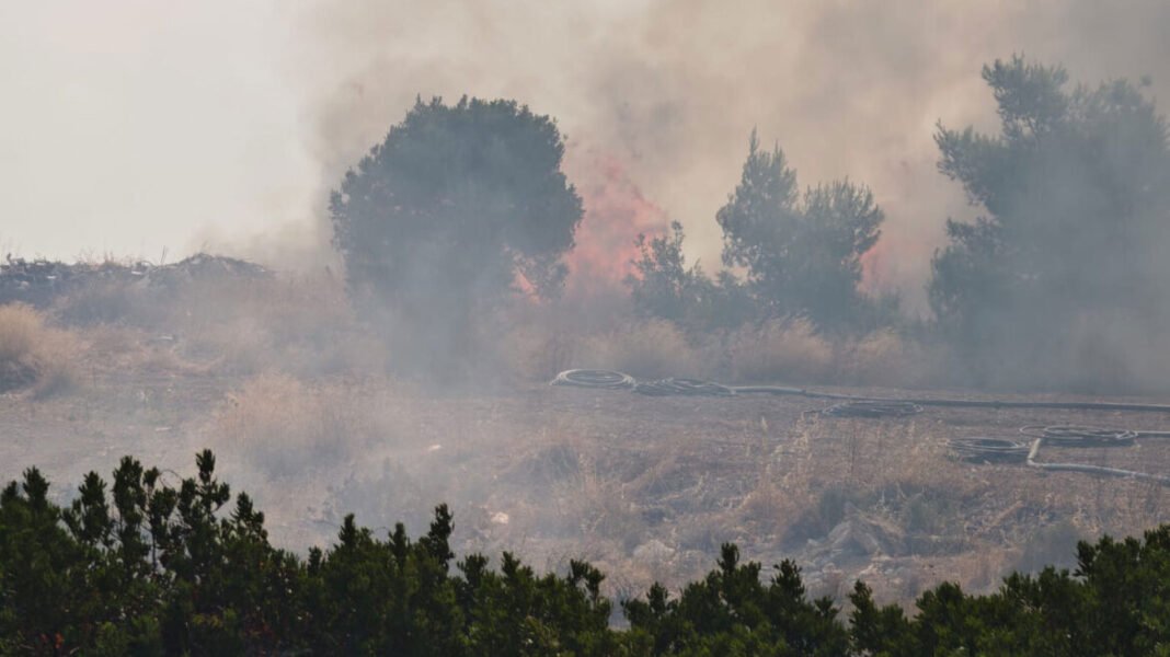 Πέφτουν οι άνεμοι από το απόγευμα, ριπές ανέμου έως 70 χιλιομέτρων την ώρα στην πυρκαγιά στην Αττικοβοιωτία Πέφτουν-οι-άνεμοι-από-το-απόγευμα,-ριπές-ανέμου-έως-70-χιλιομέτρων-την-ώρα-στην-πυρκαγιά-στην-Αττικοβοιωτία