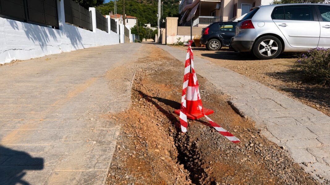 Σπάτα: Ατυχήματα, ζημιές και κυκλοφοριακό χάος στους δρόμους Σπάτα:-Ατυχήματα,-ζημιές-και-κυκλοφοριακό-χάος-στους-δρόμους