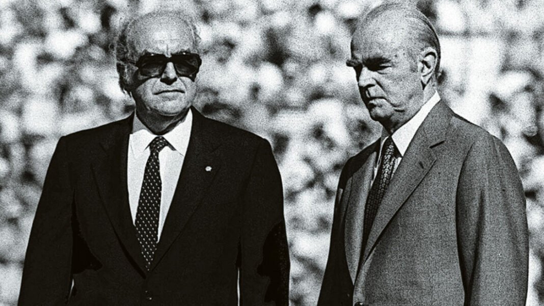 Ανδρέας Παπανδρέου – Κωνσταντίνος Καραμανλής: Έγινε τηλεφώνημα μεταξύ τους που γέννησε το «Βυθίσατε το Χόρα»;