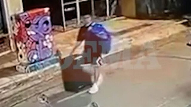 Βίντεο- ντοκουμέντο: Ο Αφγανός μόλις έχει σκοτώσει την Βρετανίδα και σέρνει τη βαλίτσα με το πτώμα της Βίντεο-ντοκουμέντο:-Ο-Αφγανός-μόλις-έχει-σκοτώσει-την-Βρετανίδα-και-σέρνει-τη-βαλίτσα-με-το-πτώμα-της
