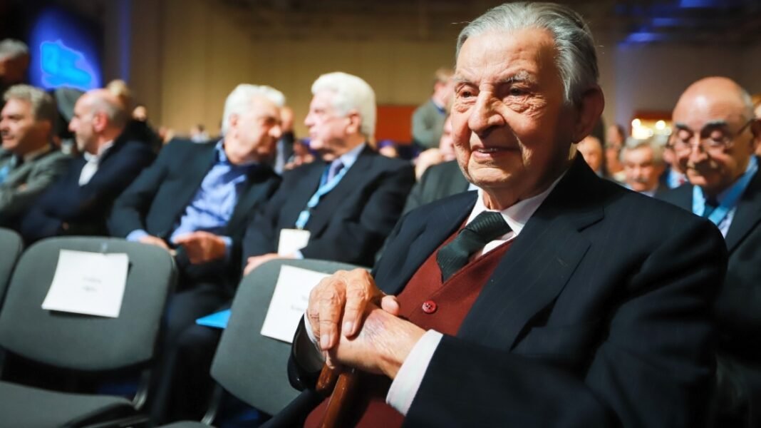 Ιωάννης Βαρβιτσιώτης: Τι πίστευε για Ράλλη, Παπανδρέου και Τσίπρα – Σήμερα το τελευταίο αντίο στο ιστορικό στέλεχος της ΝΔ Ιωάννης-Βαρβιτσιώτης:-Τι-πίστευε-για-Ράλλη,-Παπανδρέου-και-Τσίπρα-–-Σήμερα-το-τελευταίο-αντίο-στο-ιστορικό-στέλεχος-της-ΝΔ
