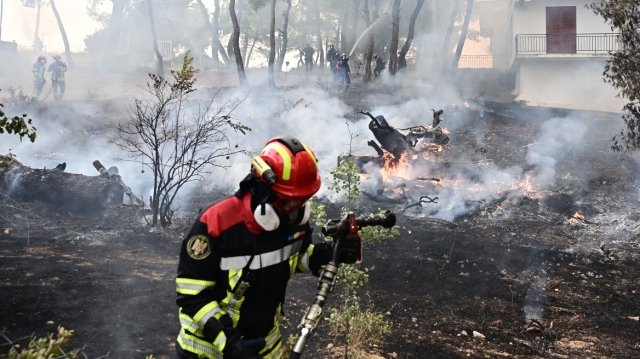 Βίντεο: Καρέ – καρέ η μάχη πυροσβεστών και εναέριων μέσων στη Λούμπα για να γλιτώσουν τον οικισμό από τις φλόγες Βίντεο:-Καρέ-–-καρέ-η-μάχη-πυροσβεστών-και-εναέριων-μέσων-στη-Λούμπα-για-να-γλιτώσουν-τον-οικισμό-από-τις-φλόγες