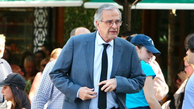 Αντώνης Σαμαράς: Συλλυπήθηκε και αποχώρησε αμέσως από την κηδεία του Γιάννη Βαρβιτσιώτη Αντώνης-Σαμαράς:-Συλλυπήθηκε-και-αποχώρησε-αμέσως-από-την-κηδεία-του-Γιάννη-Βαρβιτσιώτη