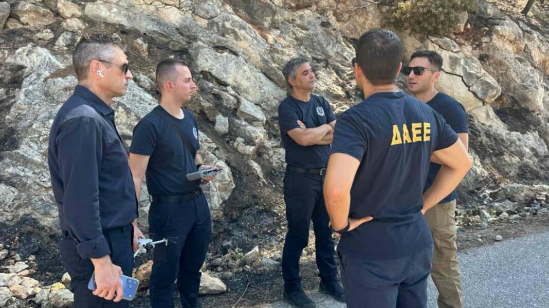 Αυτοψία-της-ΔΑΕΕ-στο-σημείο-πτώσης-των-δύο-ελικοπτέρων-στην-Ψάθα,-δείτε-φωτογραφίες