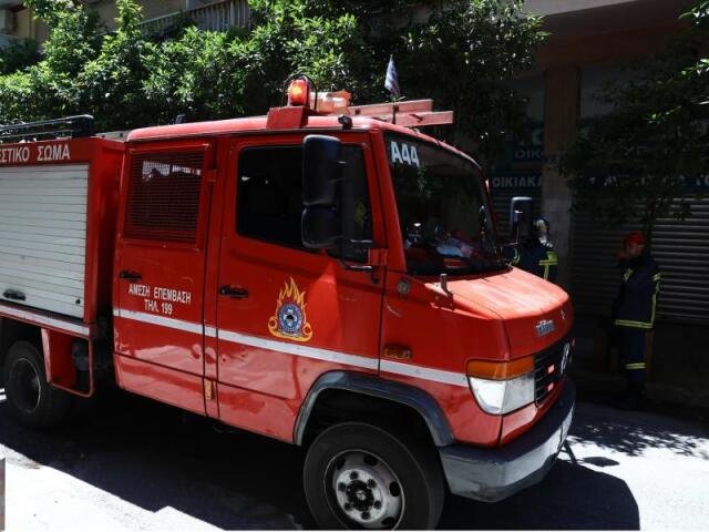 Οριοθετήθηκε-η-πυρκαγιά-σε-υπόγειο-χώρο-στον-Πειραιά