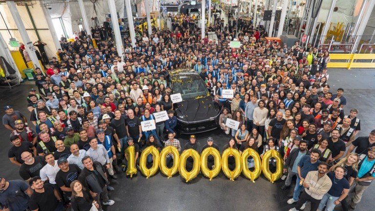 Η Tesla έφτασε την παραγωγή των 10.000.000 ηλεκτρικών οχημάτων (+video) Η-tesla-έφτασε-την-παραγωγή-των-10000.000-ηλεκτρικών-οχημάτων-(+video)