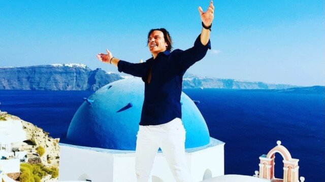 Ο Στράτος Τζώρτζογλου έκλεισε τα 61: Μετρώ την ηλικία μου με τους φίλους, όχι με τα χρόνια Ο-Στράτος-Τζώρτζογλου-έκλεισε-τα-61:-Μετρώ-την-ηλικία-μου-με-τους-φίλους,-όχι-με-τα-χρόνια