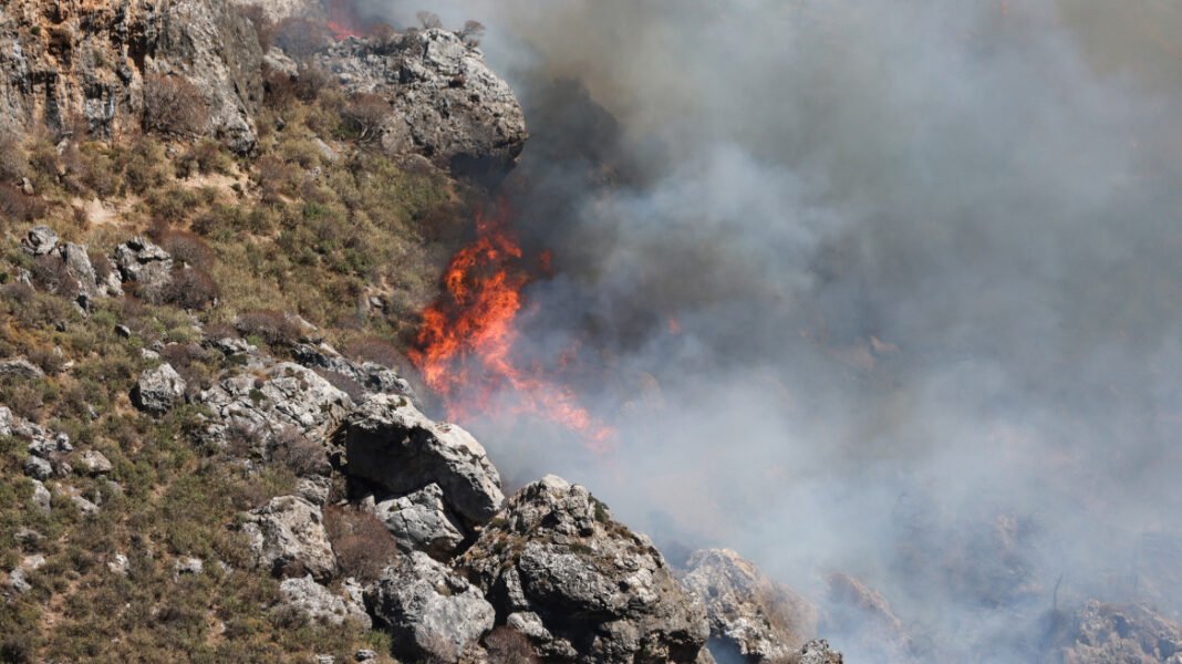 Φωτιά στο Λασίθι, κοντά στον οικισμό Καρύδι, 112 για ετοιμότητα Φωτιά-στο-Λασίθι,-κοντά-στον-οικισμό-Καρύδι,-112-για-ετοιμότητα