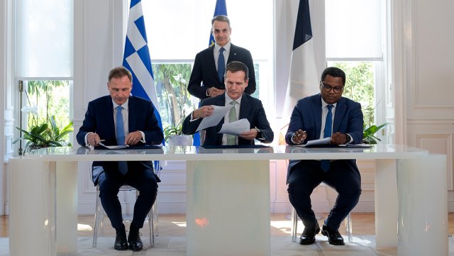 Πώς μπήκε η γαλλική σφραγίδα στο καλώδιο Ελλάδας-Κύπρου: Η γεωπολιτική σημασία της εμπλοκής της Meridiam Πώς-μπήκε-η-γαλλική-σφραγίδα-στο-καλώδιο-Ελλάδας-Κύπρου:-Η-γεωπολιτική-σημασία-της-εμπλοκής-της-meridiam
