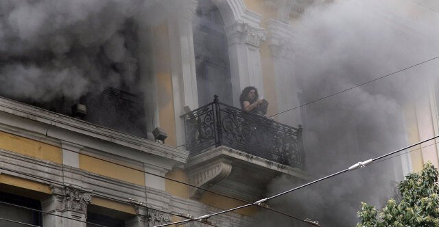 Στην Ελλάδα φθάνει σήμερα η 46χρονη από τη Βρετανία που κατηγορείται για τον εμπρησμό στη Marfin Στην-Ελλάδα-φθάνει-σήμερα-η-46χρονη-από-τη-Βρετανία-που-κατηγορείται-για-τον-εμπρησμό-στη-marfin