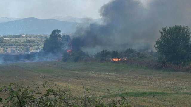 Φωτιά στη Μεγάλη Χώρα Αγρινίου, σηκώθηκαν δύο αεροσκάφη Φωτιά-στη-Μεγάλη-Χώρα-Αγρινίου,-σηκώθηκαν-δύο-αεροσκάφη