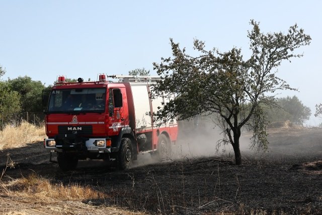Πυροσβεστική:-44-πυρκαγιές-σε-ένα-24ωρο-–-Πρόστιμα-σε-Χίο,-Ηλεία,-Πιερία-και-Δράμα