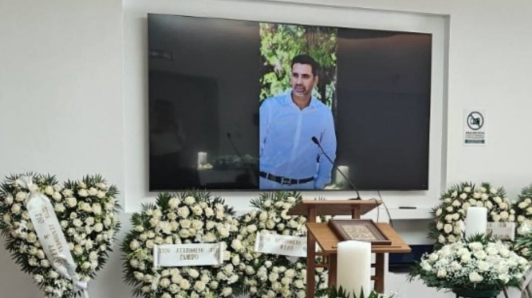 Σε κλίμα οδύνης έγινε η αποτέφρωση του συντονιστή που σκοτώθηκε στη συντριβή του ελικοπτέρου στην Ψάθα, φωτογραφίες Σε-κλίμα-οδύνης-έγινε-η-αποτέφρωση-του-συντονιστή-που-σκοτώθηκε-στη-συντριβή-του-ελικοπτέρου-στην-Ψάθα,-φωτογραφίες