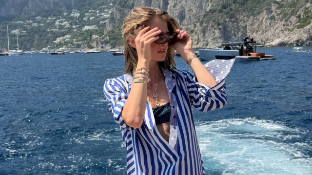 Αμαλία Κωστοπούλου: Η απόδρασή της στο Κάπρι και η βόλτα με σκάφος Αμαλία-Κωστοπούλου:-Η-απόδρασή-της-στο-Κάπρι-και-η-βόλτα-με-σκάφος