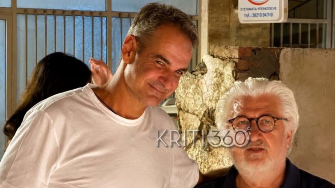 Χαλαρή-έξοδος-για-τον-Κυριάκο-Μητσοτάκη-και-τη-σύζυγό-του-Μαρέβα-στα-Χανιά,-φωτογραφίες