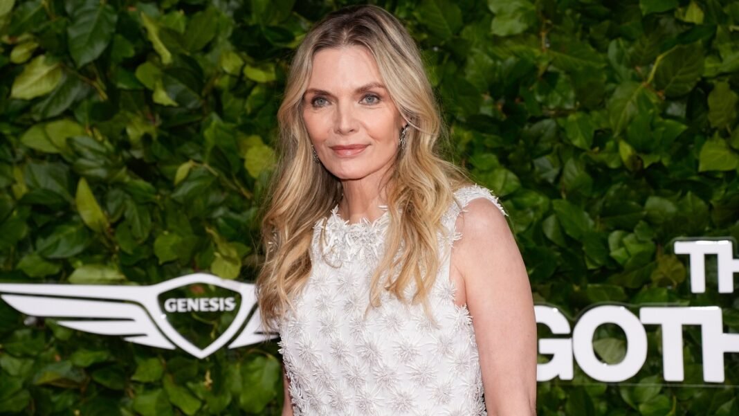 Michelle Pfeiffer: «Δεν θέλω ποτέ ξανά να πρωταγωνιστήσω σε άλλη ταινία» (videos) michelle-pfeiffer:-«Δεν-θέλω-ποτέ-ξανά-να-πρωταγωνιστήσω-σε-άλλη-ταινία»-(videos)