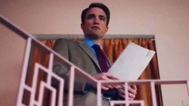 Ο Ρόμπερτ Πάτινσον πρωταγωνιστεί στο «Primetime» και αναβιώνει μια σκοτεινή σελίδα της αμερικανικής τηλεόρασης Ο-Ρόμπερτ-Πάτινσον-πρωταγωνιστεί-στο-«primetime»-και-αναβιώνει-μια-σκοτεινή-σελίδα-της-αμερικανικής-τηλεόρασης