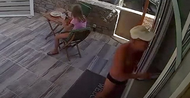 «Πόσα θέλεις για το κορίτσι;»: Τουρίστας στην Κρήτη ζητά… τιμή για να ασελγήσει σε ανήλικη, τι καταγγέλλει ο ιδιοκτήτης επιχείρησης «Πόσα-θέλεις-για-το-κορίτσι;»:-Τουρίστας-στην-Κρήτη-ζητά…-τιμή-για-να-ασελγήσει-σε-ανήλικη,-τι-καταγγέλλει-ο-ιδιοκτήτης-επιχείρησης