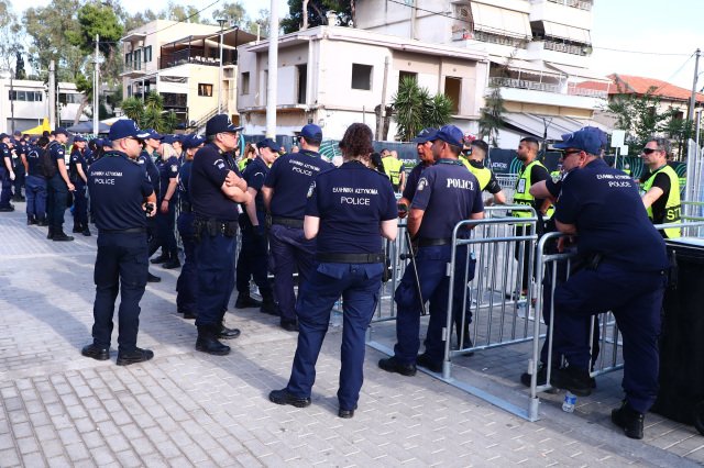 Σύλληψη-δώδεκα-ατόμων-κατά-τη-διάρκεια-του-ποδοσφαιρικού-αγώνα-στο-ΟΑΚΑ-την-Τετάρτη