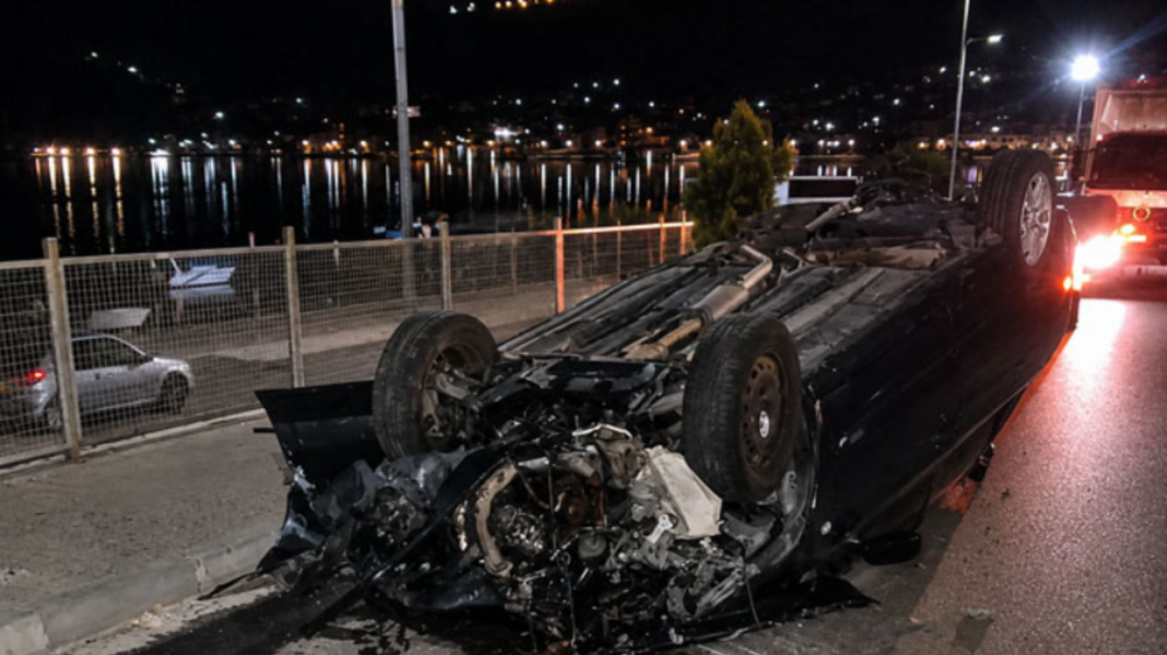 Τροχαίο με ανατροπή οχήματος στην είσοδο της Αμφιλοχίας, με κατάγματα στα άκρα ο οδηγός Τροχαίο-με-ανατροπή-οχήματος-στην-είσοδο-της-Αμφιλοχίας,-με-κατάγματα-στα-άκρα-ο-οδηγός