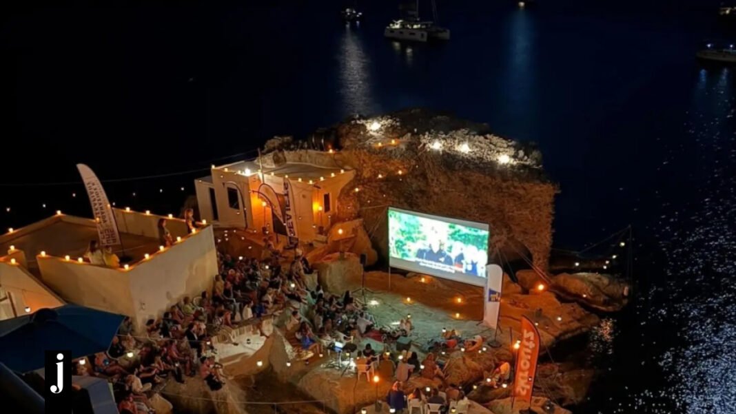 Από τη Σαντορίνη έως την Αιδηψό: 10 θερινά σινεμά που κάνουν τις διακοπές ακόμα πιο όμορφες Από-τη-Σαντορίνη-έως-την-Αιδηψό:-10-θερινά-σινεμά-που-κάνουν-τις-διακοπές-ακόμα-πιο-όμορφες