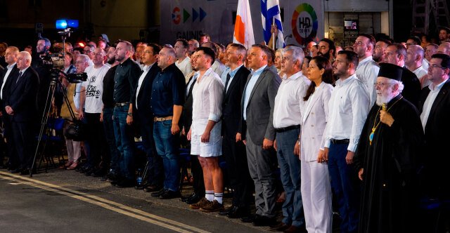Φειδίας-Παναγιώτου:-Αντιδράσεις-για-την-εμφάνισή-του-με-σορτς-σε-εκδήλωση-μνήμης-για-Ισαάκ-και-Σολωμού