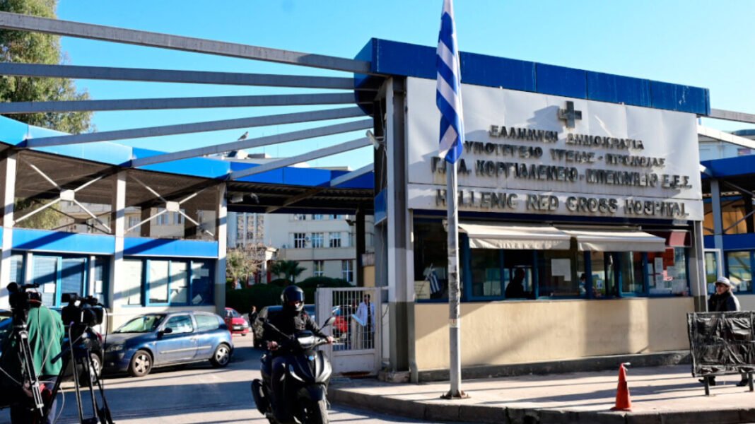 Ασθενής ξυλοκόπησε νοσηλεύτρια στα Επείγοντα του Ερυθρού Σταυρού, την άρπαξε από τα μαλλιά και τη χτύπησε σε πόρτες – Τι καταγγέλλει η ΠΟΕΔΗΝ Ασθενής-ξυλοκόπησε-νοσηλεύτρια-στα-Επείγοντα-του-Ερυθρού-Σταυρού,-την-άρπαξε-από-τα-μαλλιά-και-τη-χτύπησε-σε-πόρτες-–-Τι-καταγγέλλει-η-ΠΟΕΔΗΝ