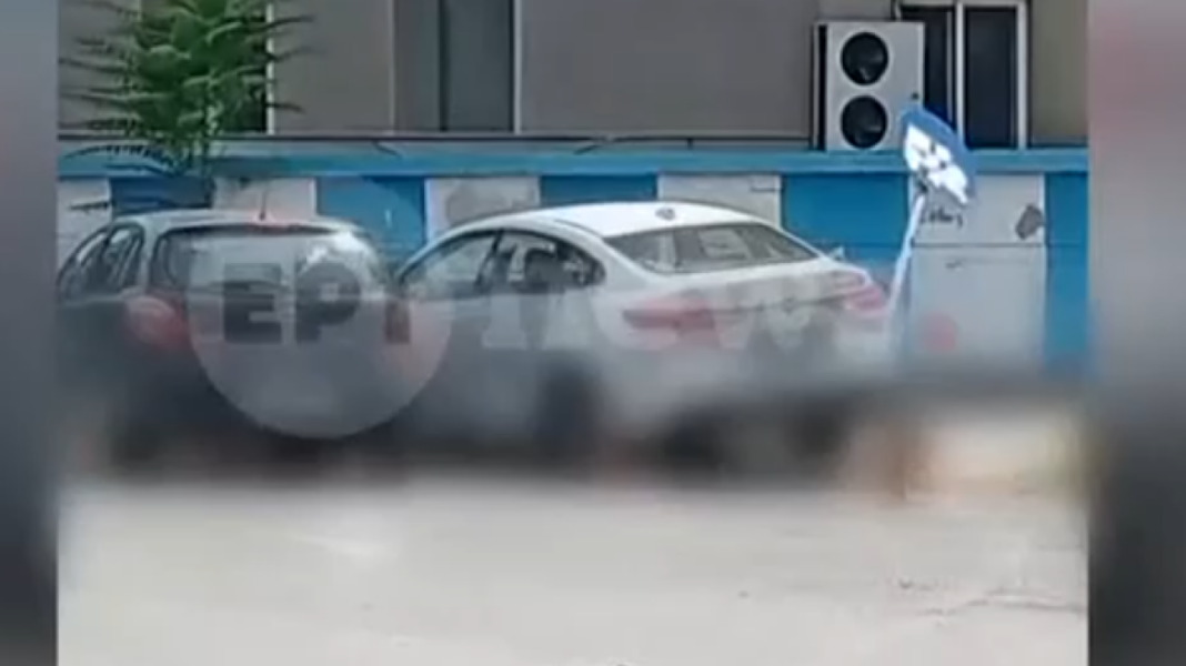 Μυστήριο στη Θεσσαλονίκη με καταδίωξη δύο οχημάτων και δύο αναβάτες που έσπασαν τα τζάμια του ενός εκ των ΙΧ Μυστήριο-στη-Θεσσαλονίκη-με-καταδίωξη-δύο-οχημάτων-και-δύο-αναβάτες-που-έσπασαν-τα-τζάμια-του-ενός-εκ-των-ΙΧ