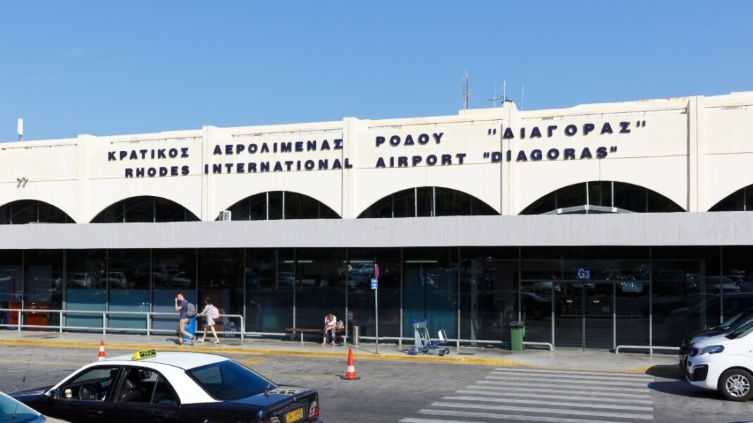 Έφτασαν στο αεροδρόμιο Ρόδου με 3.928 πακέτα λαθραία τσιγάρα στις αποσκευές τους, συνελήφθησαν δύο γυναίκες Έφτασαν-στο-αεροδρόμιο-Ρόδου-με-3.928-πακέτα-λαθραία-τσιγάρα-στις-αποσκευές-τους,-συνελήφθησαν-δύο-γυναίκες