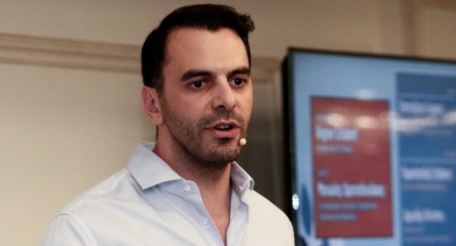 «Δεν-είμαι-ο-μόνος-από-το-ΠΑΣΟΚ-που-στοχοποιείται»-απαντά-ο-Χριστοδουλάκης-σε-δημοσίευμα-για-κρατικές-συμβάσεις-9-εκατ.-ευρώ-στην-οικογενειακή-εταιρεία