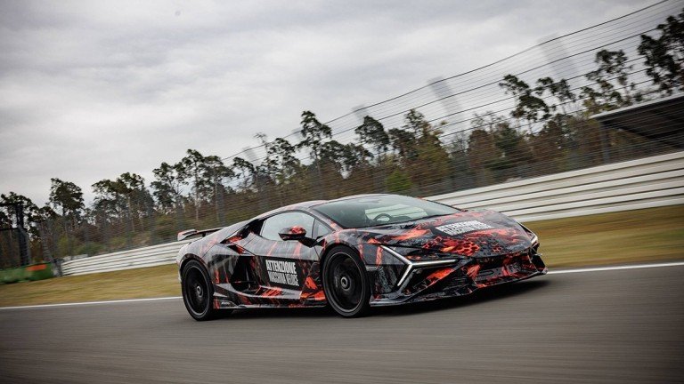 Η νέα Lamborghini Revuelto SV σημειώνει ρεκόρ από τα… πιτς (+video) Η-νέα-lamborghini-revuelto-sv-σημειώνει-ρεκόρ-από-τα…-πιτς-(+video)