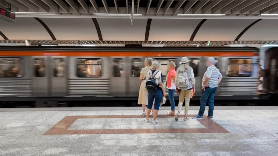 Θερινό ωράριο στα ΜΜΜ: Πώς κινούνται τον Αύγουστο μετρό, ΗΣΑΠ, τραμ και λεωφορεία Θερινό-ωράριο-στα-ΜΜΜ:-Πώς-κινούνται-τον-Αύγουστο-μετρό,-ΗΣΑΠ,-τραμ-και-λεωφορεία