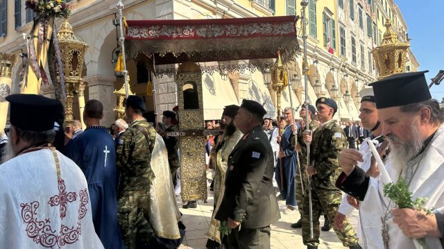 Με πλήθος πιστών η λιτανεία του Αγίου Σπυρίδωνος στην Κέρκυρα, σε τριήμερο προσκύνημα το Ιερό Σκήνωμα Με-πλήθος-πιστών-η-λιτανεία-του-Αγίου-Σπυρίδωνος-στην-Κέρκυρα,-σε-τριήμερο-προσκύνημα-το-Ιερό-Σκήνωμα