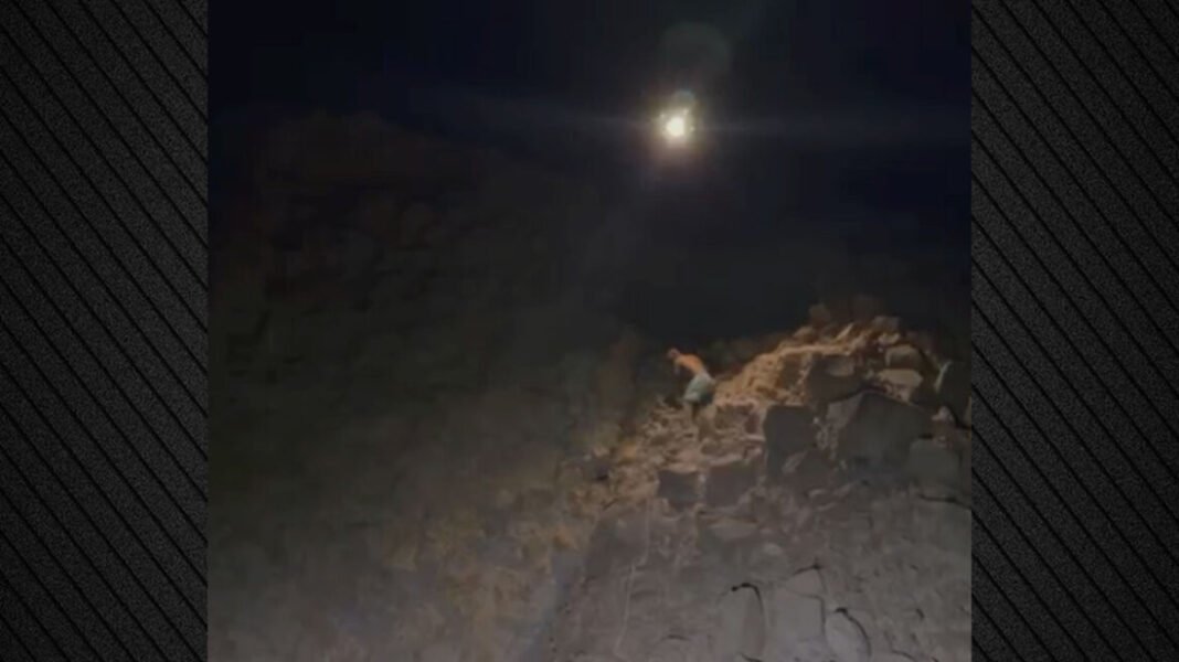 Καρέ καρέ η στιγμή που ο 33χρονος κατεβαίνει με σχοινί από τον βράχο 20 μέτρων στη Μήλο υπό την επίβλεψη drone, δείτε βίντεο Καρέ-καρέ-η-στιγμή-που-ο-33χρονος-κατεβαίνει-με-σχοινί-από-τον-βράχο-20-μέτρων-στη-Μήλο-υπό-την-επίβλεψη-drone,-δείτε-βίντεο