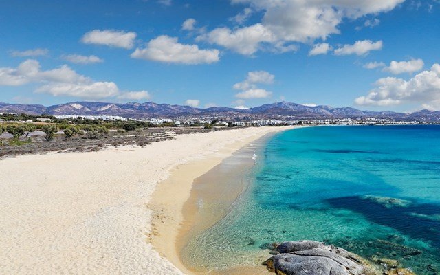 Το-νέο-Ειδικό-Χωροταξικό-Πλαίσιο-για-τον-Τουρισμό:-Τι-αλλάζει-σε-επενδύσεις,-εκτός-σχεδίου-δόμηση,-νησιά-και-παράκτιες-περιοχές
