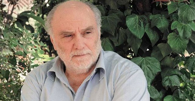 Συγκίνησε-ο-ιερέας-στην-κηδεία-του-Στέλιου-Ράμφου-για-τις-τελευταίες-στιγμές-του:-Κατέβασε-το-πετραχήλι-για-να-καλυφθεί-με-τη-χάρη-του-Θεού