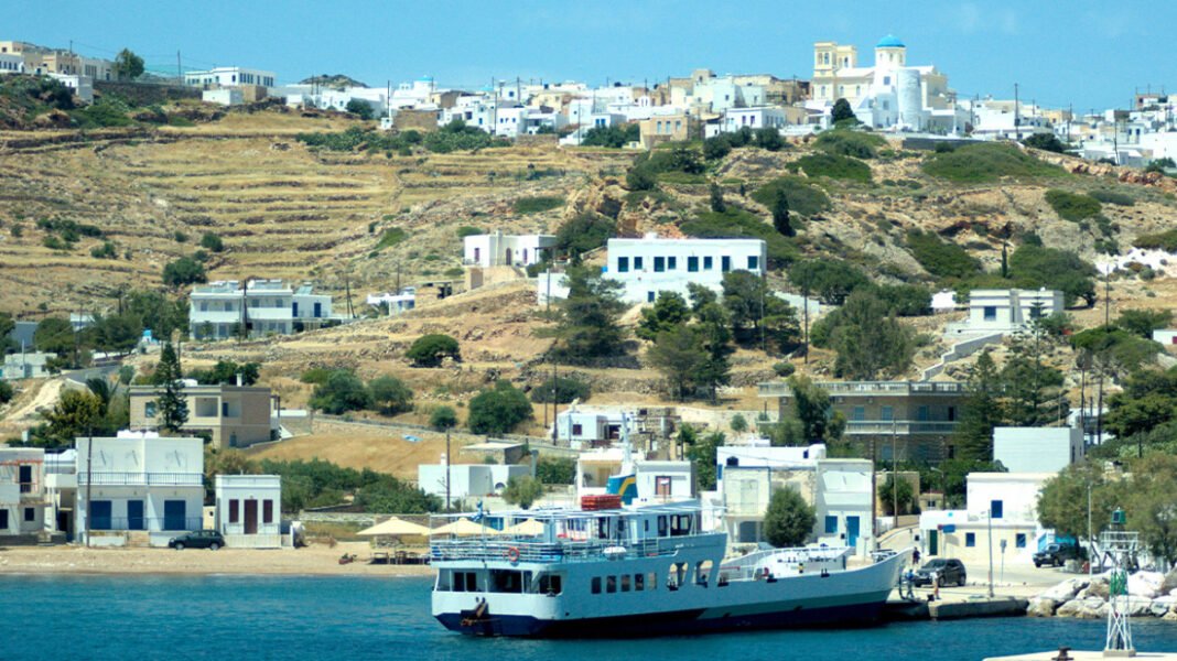 Νεκρός 17χρονος στην Κίμωλο: Το μπάνιο ήταν εκτός σπιτιού, σύμφωνα με τον δήμαρχο – Με το πού έπιασε το «τηλέφωνο» τελείωσε, λέει συγγενής Νεκρός-17χρονος-στην-Κίμωλο:-Το-μπάνιο-ήταν-εκτός-σπιτιού,-σύμφωνα-με-τον-δήμαρχο-–-Με-το-πού-έπιασε-το-«τηλέφωνο»-τελείωσε,-λέει-συγγενής