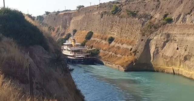 Η στιγμή που superyacht αξίας 50 εκατ. ευρώ χτυπά στα τοιχώματα του Ισθμού της Κορίνθου, δείτε βίντεο Η-στιγμή-που-superyacht-αξίας-50-εκατ.-ευρώ-χτυπά-στα-τοιχώματα-του-Ισθμού-της-Κορίνθου,-δείτε-βίντεο