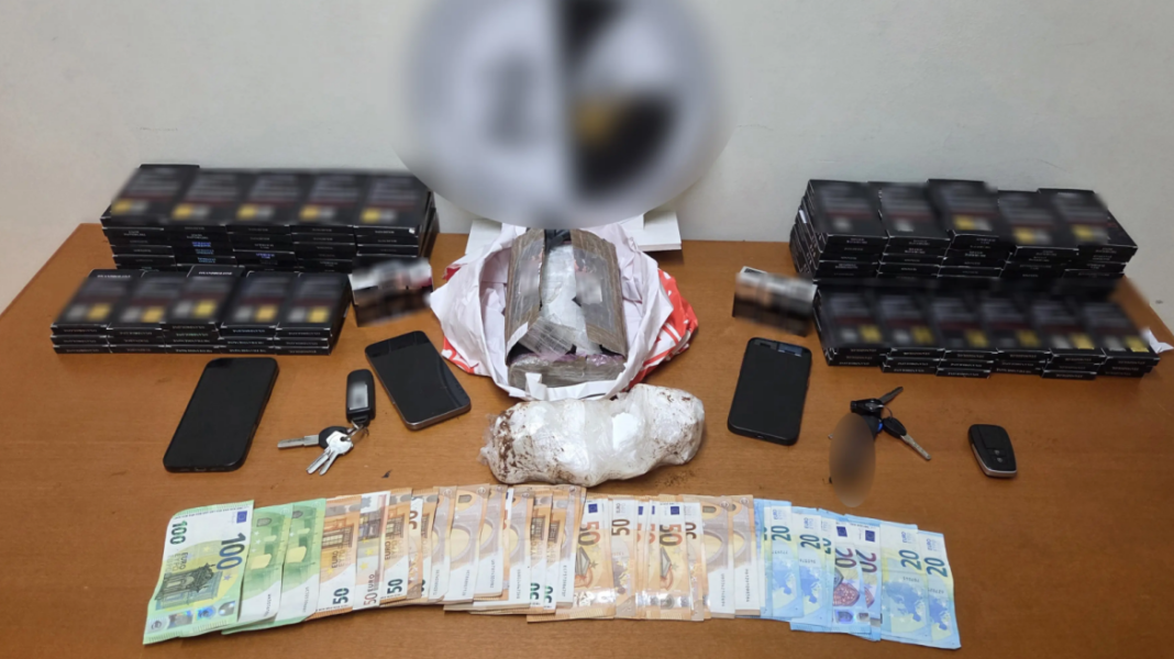 Έπιασαν ζευγάρι που είχε 1,7 κιλά κοκαΐνης και ενέσεις με αναβολικά στο Ηράκλειο, τους συνέλαβαν τη στιγμή που τα έδιναν σε 32χρονο Έπιασαν-ζευγάρι-που-είχε-1,7-κιλά-κοκαΐνης-και-ενέσεις-με-αναβολικά-στο-Ηράκλειο,-τους-συνέλαβαν-τη-στιγμή-που-τα-έδιναν-σε-32χρονο