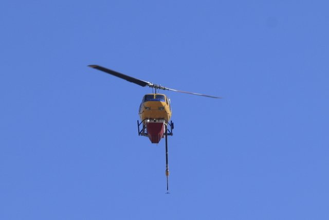 Φωτιά σε δασική έκταση στον Κάλαμο Λευκάδας, επιχειρούν πέντε εναέρια μέσα Φωτιά-σε-δασική-έκταση-στον-Κάλαμο-Λευκάδας,-επιχειρούν-πέντε-εναέρια-μέσα