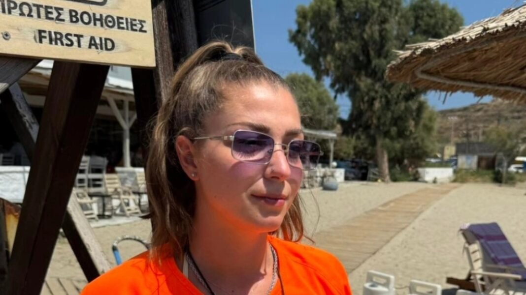 Η ναυαγοσώστρια από τη Σύρο περιγράφει πώς έσωσε τη 16χρονη Γαλλίδα που έπεσε από μώλο: «Τραυματίστηκε σε αυχένα και σπονδυλική στήλη» Η-ναυαγοσώστρια-από-τη-Σύρο-περιγράφει-πώς-έσωσε-τη-16χρονη-Γαλλίδα-που-έπεσε-από-μώλο:-«Τραυματίστηκε-σε-αυχένα-και-σπονδυλική-στήλη»