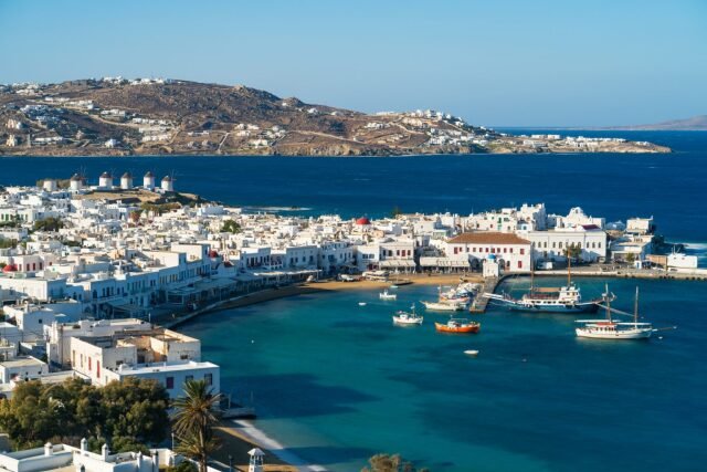 Μύκονος:-Συνελήφθησαν-δύο-γυναίκες-που-έκλεψαν-ρολόγια-αξίας-42.000-ευρώ