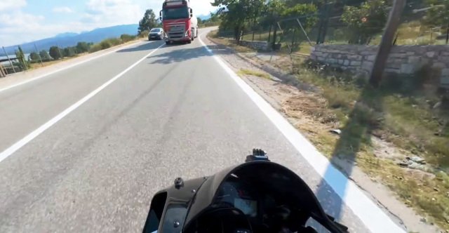 Ταυτοποιήθηκε ο οδηγός του βυτιοφόρου που έκανε επικίνδυνη προσπέραση σε τυφλό σημείο στη Λίμνη Πλαστήρα Ταυτοποιήθηκε-ο-οδηγός-του-βυτιοφόρου-που-έκανε-επικίνδυνη-προσπέραση-σε-τυφλό-σημείο-στη-Λίμνη-Πλαστήρα