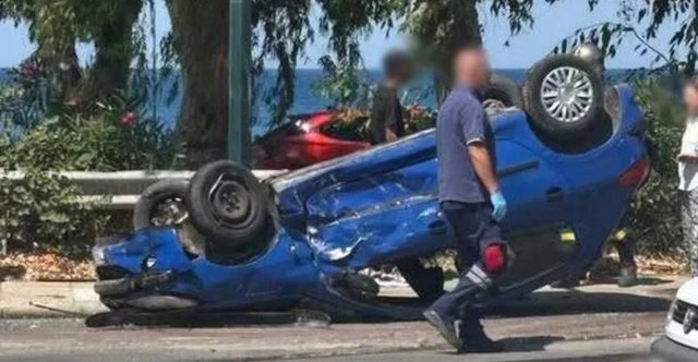 Αυτοκίνητο-βρέθηκε-ανάποδα-σε-κεντρικό-δρόμο-της-Πάτρας-μετά-από-τροχαίο