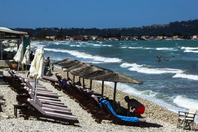Ισχυρό-μελτέμι-σε-Αττική-και-Εύβοια:-Ριπές-άνω-των-100-χλμ/ώρα-σε-Πεντέλη-και-Κάρυστο