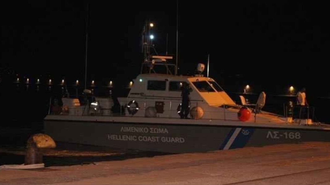 Τα ρεύματα στον Σαρωνικό παρέσυραν το φουσκωτό τεσσάρων Ρουμάνων, δεν είχαν μηχανή και κινούνταν με κουπιά Τα-ρεύματα-στον-Σαρωνικό-παρέσυραν-το-φουσκωτό-τεσσάρων-Ρουμάνων,-δεν-είχαν-μηχανή-και-κινούνταν-με-κουπιά